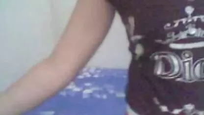 Una giovane donna alla guida di un camion e in sella a una conchiglia cazzo, mentre un uomo seduto sul fondo della vagina e premendo sul gas durante l'assunzione di video sexy italiane un selfie