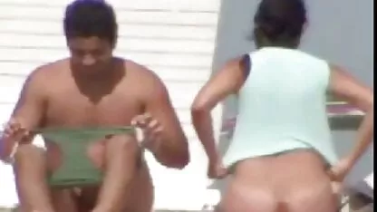 Uno studente sta lottando per strisciare nel culo di un nuovo studente con gonna sollevata sex video italiani posa castoro sul divano