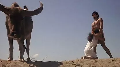 I due enormi cazzi neri si inseriscono miracolosamente nei buchi di una bella italiane sex video bruna allo stesso tempo