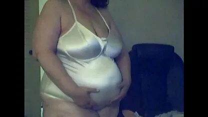 Posato filmati sex italiani succosa giovane donna sul divano e delicatamente 。