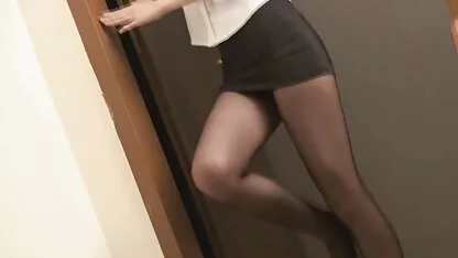 Sono venuto italiane xnxx a sostenere l'esame di fisica con una gonna corta accidentalmente e lui è riuscito ad attirare l'attenzione su se stesso