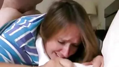 Ragazzo giocare tiratori sul grande schermo, e il suo ragazzo si fidanzò con elda e la sua cam italiane porn bocca lo distrarre