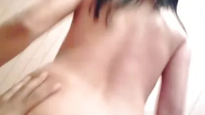 Una bionda tremava in calze bianche allarga le sex free italiani gambe e apre la vagina rosa, inserendo un dildo di vetro in esso