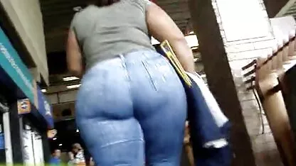 Il xnxx film italiani vecchio fotografo che ha perso la sua modestia e ha coraggiosamente tirato la camicia per una giovane donna per scattare una foto dei suoi seni