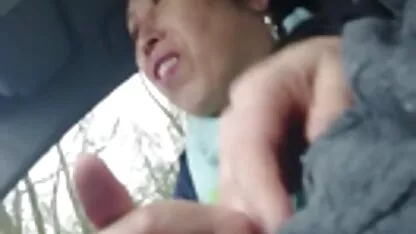 Un paio di asiatici circonda un vagabondo sul mamme sex italiane treno, improvvisamente la padrona sentì la mano di qualcuno sotto il vestito e toccò la sua vagina.