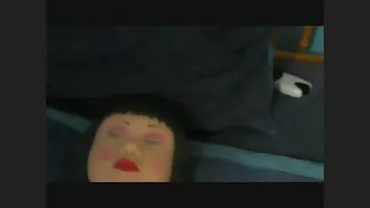 Diteggiatura il cazzo tra le gambe di una donna legata allargò le gambe sulle spalle e diteggiatura video amatoriali sex gratis sua figa