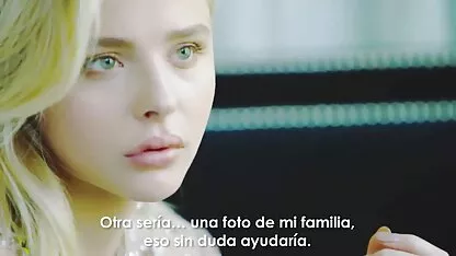 La bionda la bionda sdraiata sul divano sex tape italiani e mettere il cazzo nel culo