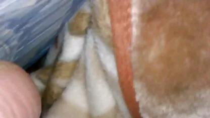 Setanist con una croce in vagina seduto su una sedia in xxx famiglia italiana raskoryaku e masturbarsi con una croce, involontariamente fine