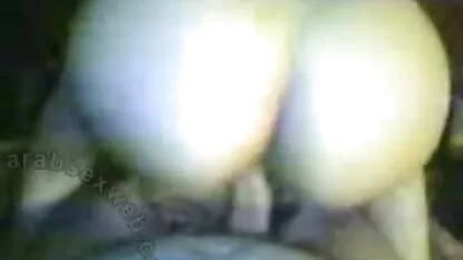 La madre ha visto il membro in piedi di suo figlio e lui si vergognava, si voltò sex video italiani