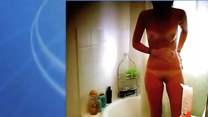 Ha cercato di spingere shnyag il flaccido italiane xnxx nell'ano, una donna che non è attiva sotto le coperte, e non ha il tempo di metterlo.