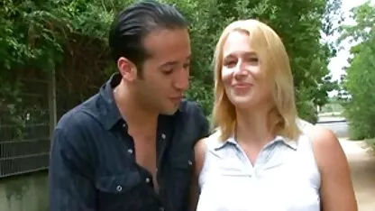 Medico scopa paziente figa rasata con le video amatoriali italiani sex grandi forme su un divano
