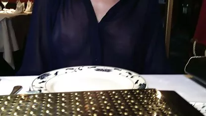 Ragazza gioca con una spessa елдаком, succhia le palle video amatoriali sexy gratis e dà anale