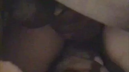 Un uomo mette in imbarazzo amatoriali italiani sex una ragazza mettendola su una catena e gli fa leccare i piedi
