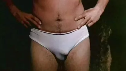 Spogliarello amatoriale in camicia sex amatoriali gratis senza pantaloni e strilli tosati in grembo di suo marito