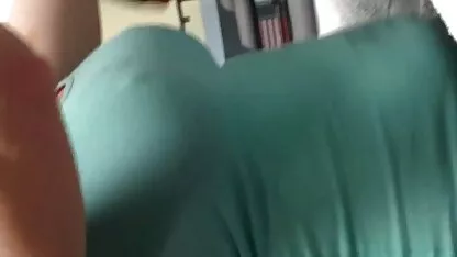 Vestito in pigiama semplice per entrambe xnxx vecchie le estremità con il polizuushkami insolito