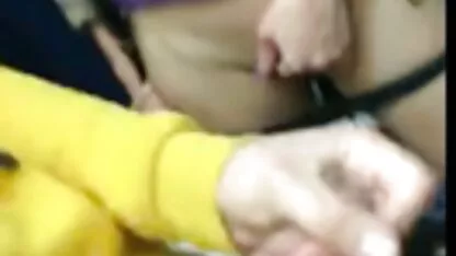 Coppia francese nascondersi dal villaggio nella parte posteriore del campo e alienarsi, godersi l'amore mamme italiane sex
