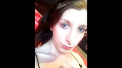 Ninfomane giovane Alex grigio attirare un amico per free porn incesti italiani un pic-nic, diffondere le gambe senza mutandine di fronte a lui