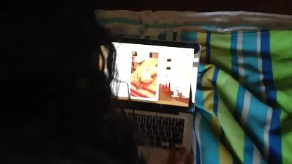 Un immigrato dall'aspetto film sex italiani asiatico stava sbattendo sul vetro analnya con un ubriaco, in piedi con il cancro su una sedia sotto il portico