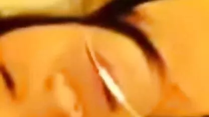Il giovane pazzo paga per il bottino vestito rosso strappato dopo il matrimonio, il maestro l'ha scopata sul tavolo nel suo mature xxx italiane studio