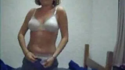 Un assaggio sex video italiani gratis della bambola del sesso breve con grandi seni e vulva artificiale imitare una vergine