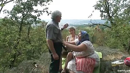 Timido asiatico in il mattina video amatoriali italiani car sex strofinare il vagina in Il angolo di il tavolo in mutandine e cums
