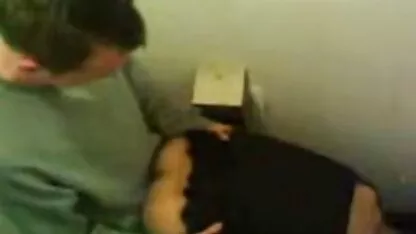 La vedova di giovani musulmani dopo la morte di suo marito ha deciso di diventare porno italiane tube una nuova moglie per Suo Figlio e iniziare con un pompino
