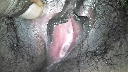 Pulitore di piscina sorpreso dalla bocca della padrona in un costume da bagno infilare spille che spuntano dai italiane in webcam xxx pantaloncini