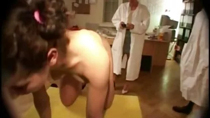 Uomo con due passioni dita shnyag, colpire tra le gambe in calze e videosexitaliani cums sui suoi piedi dopo il sesso anale