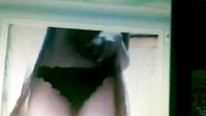 Una giovane coppia copulare davanti alla telecamera, fare soldi e lui sex amatoriali gratis scoreggia nel balcone nel culo