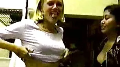 Il capo del dipartimento commerciale stanno praticando la xnxx vecchie posizione di ricezione attraverso la bocca sui membri di big boss